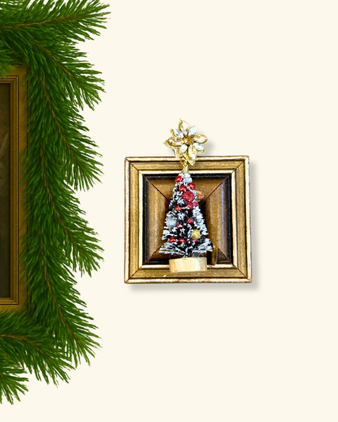 Snowy Pine Exclusive Bee