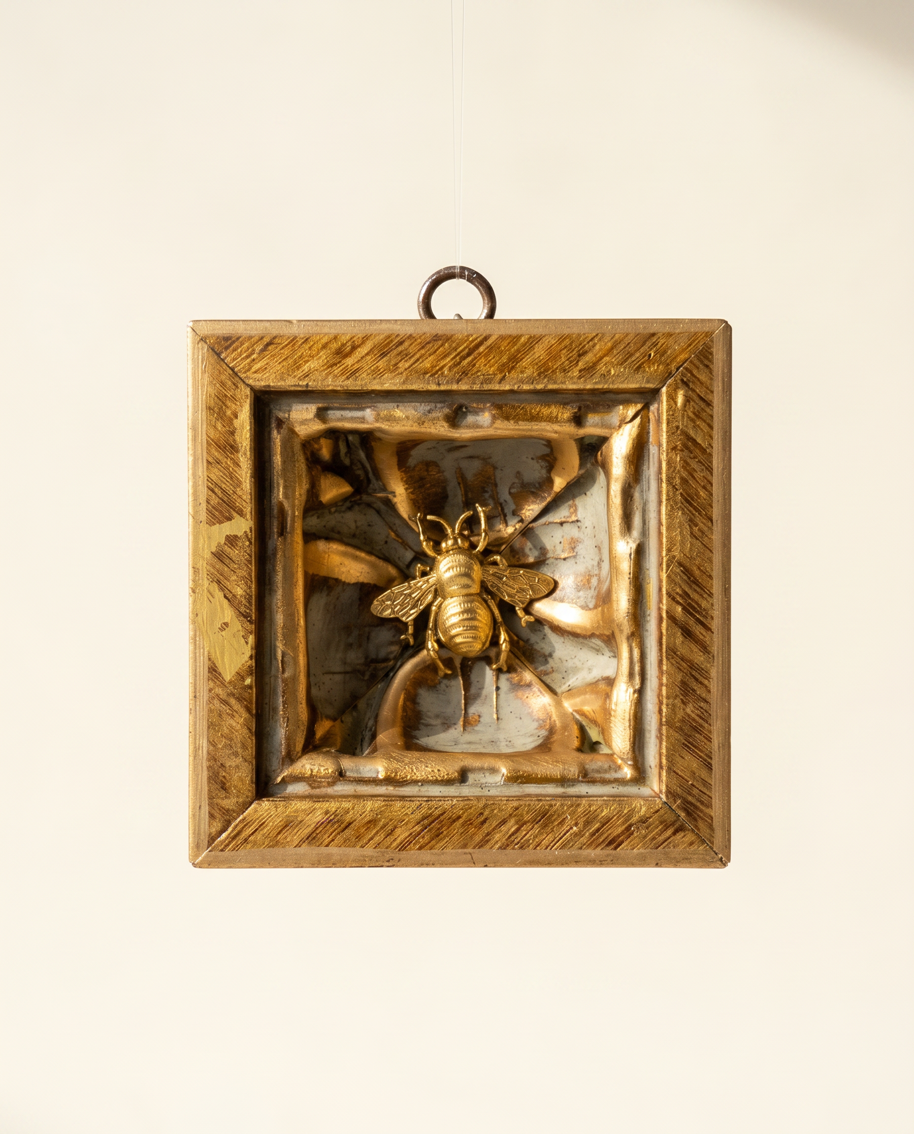 Treasure Chest Gilt Bee