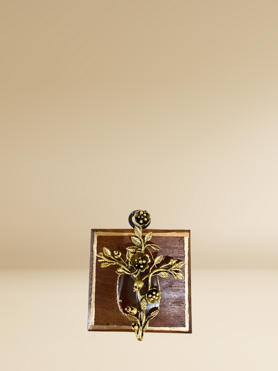 Flourish in Gold Bee