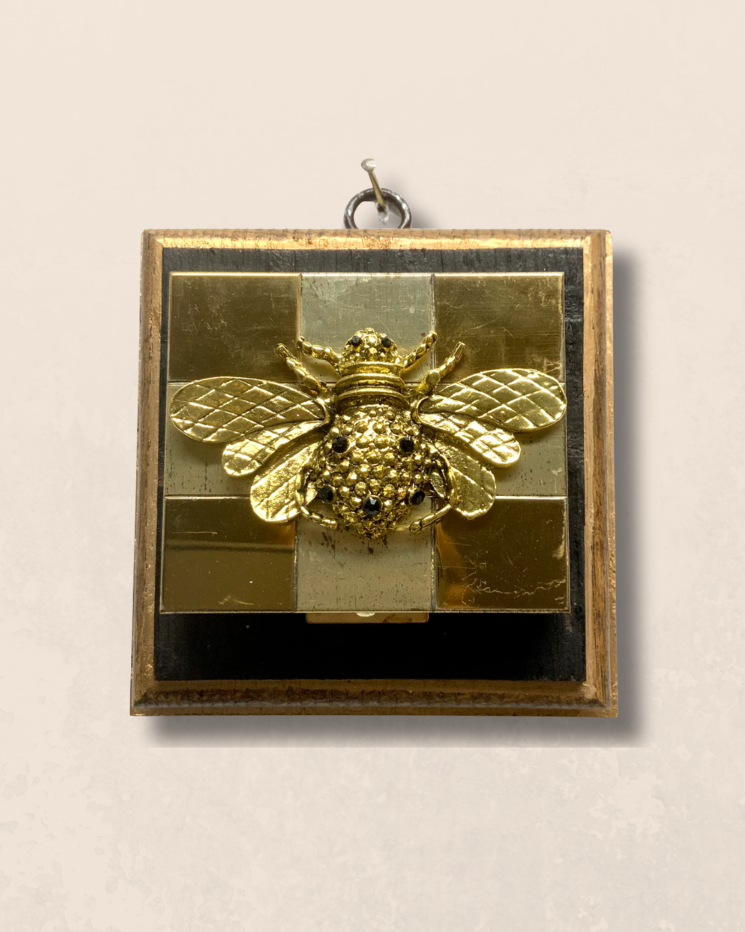 Buzzing Treasure Compact Bee
