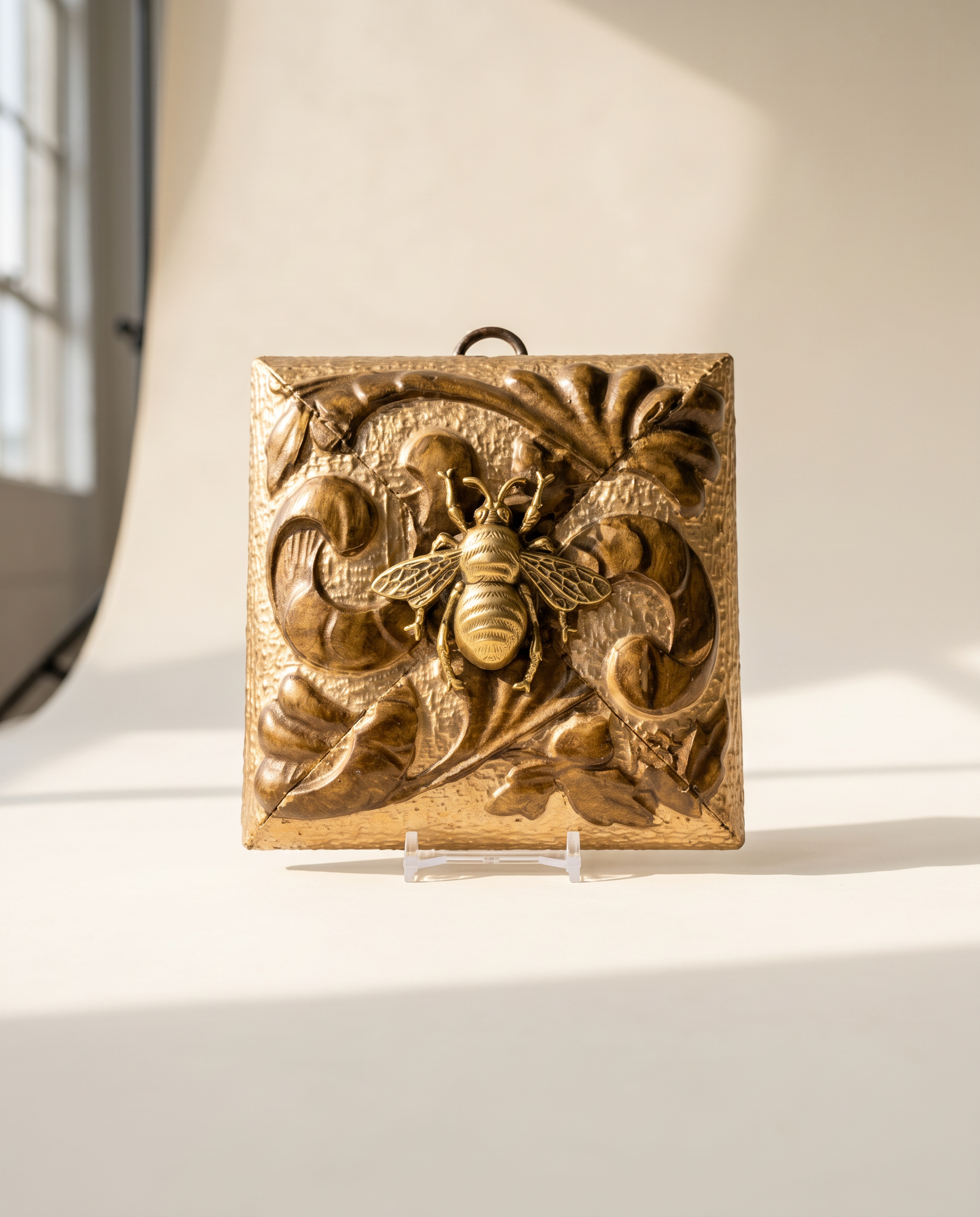 Grand Golden Bee
