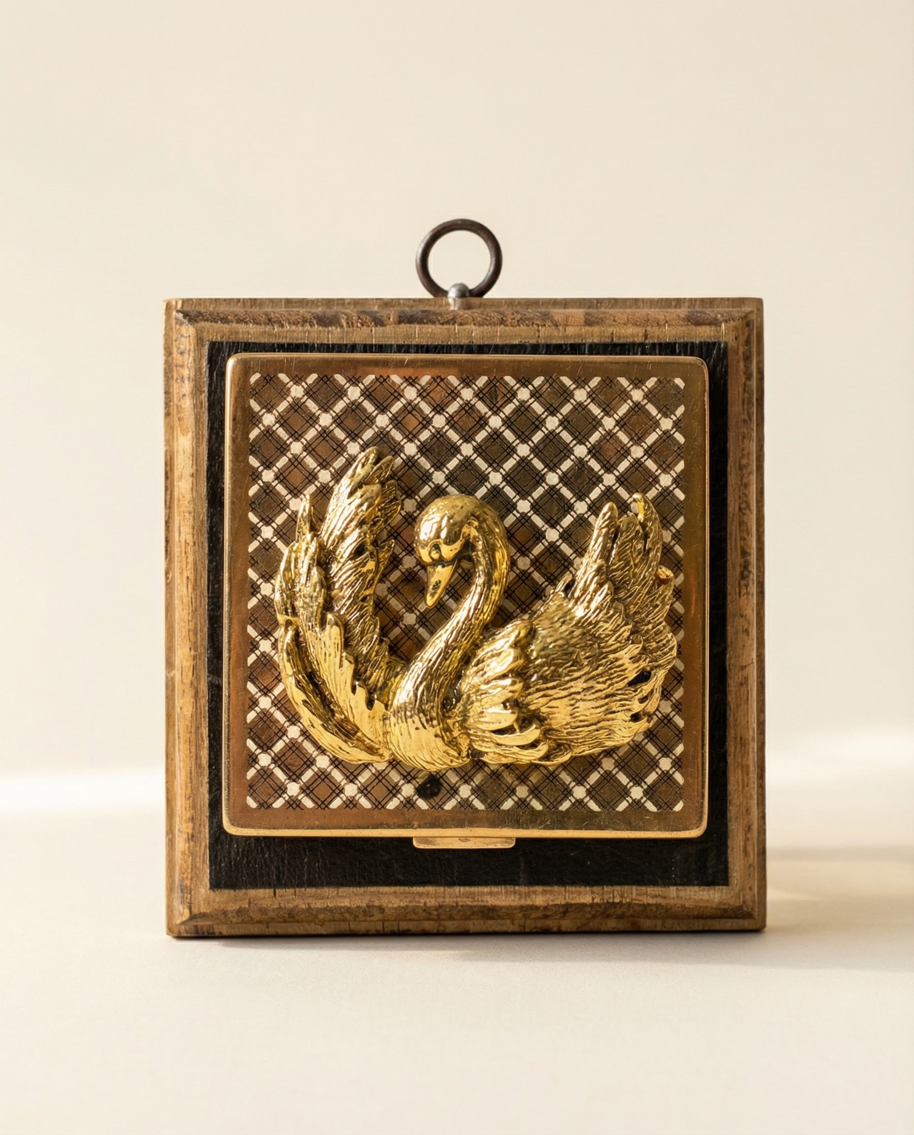 Glistening Swan Compact Bee