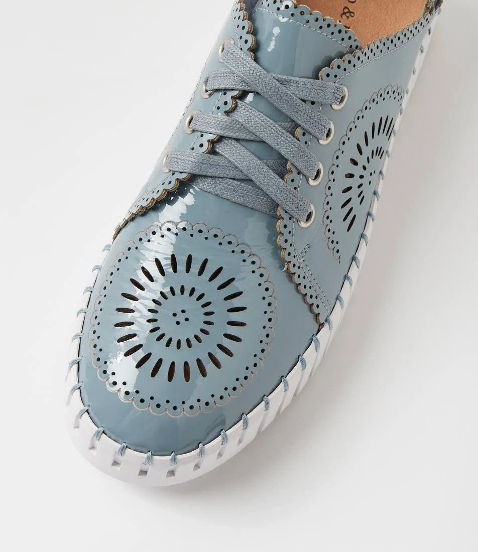 The Soleil Scallop Sneaker Navy