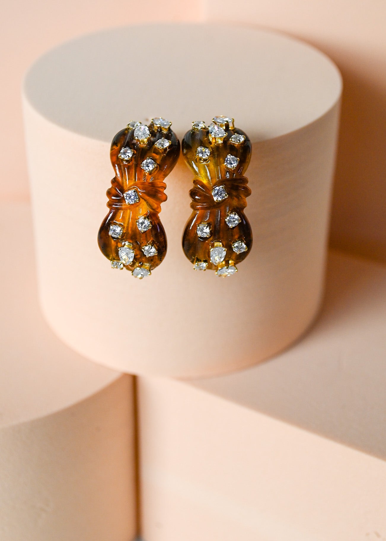 Signature Tortoise Knot Hoops